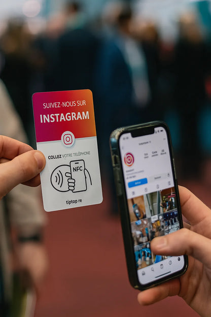 Carte NFC Instagram posée sur un comptoir